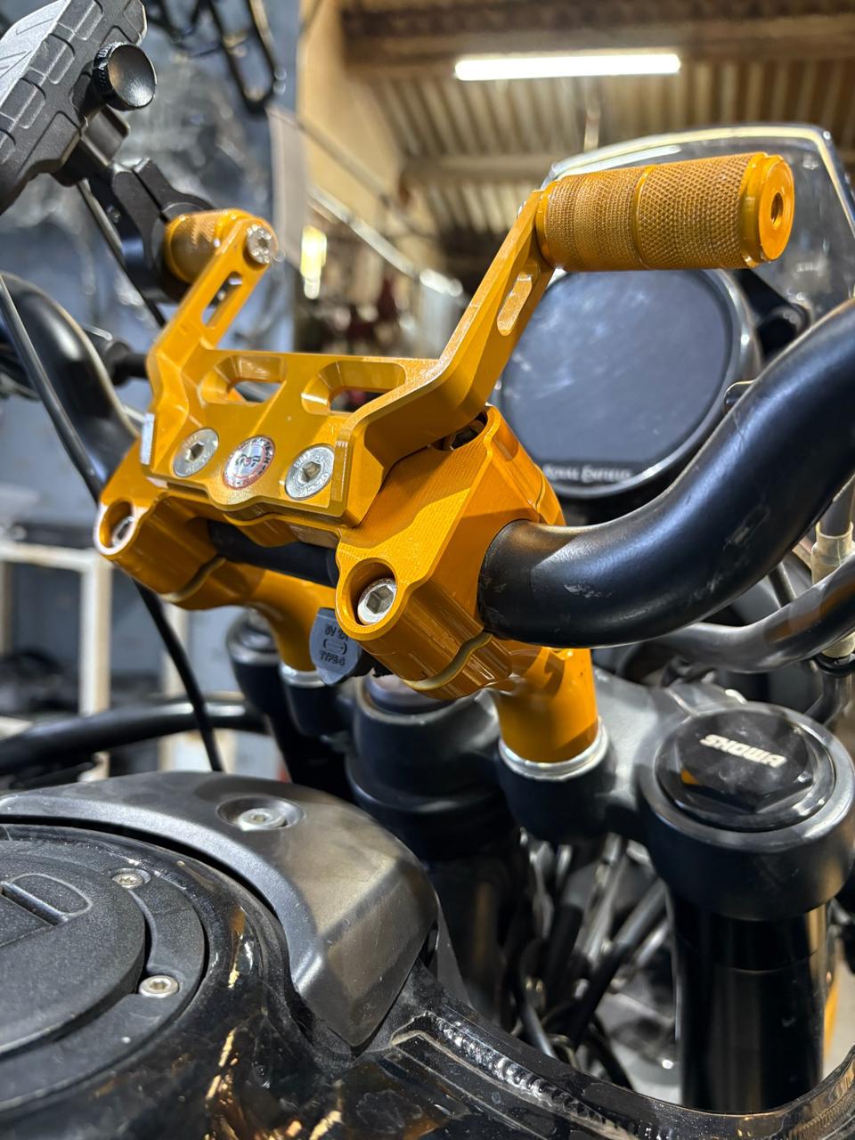 HandleBar Riser With Mobile Mount Combo Black,SILVER GOLD